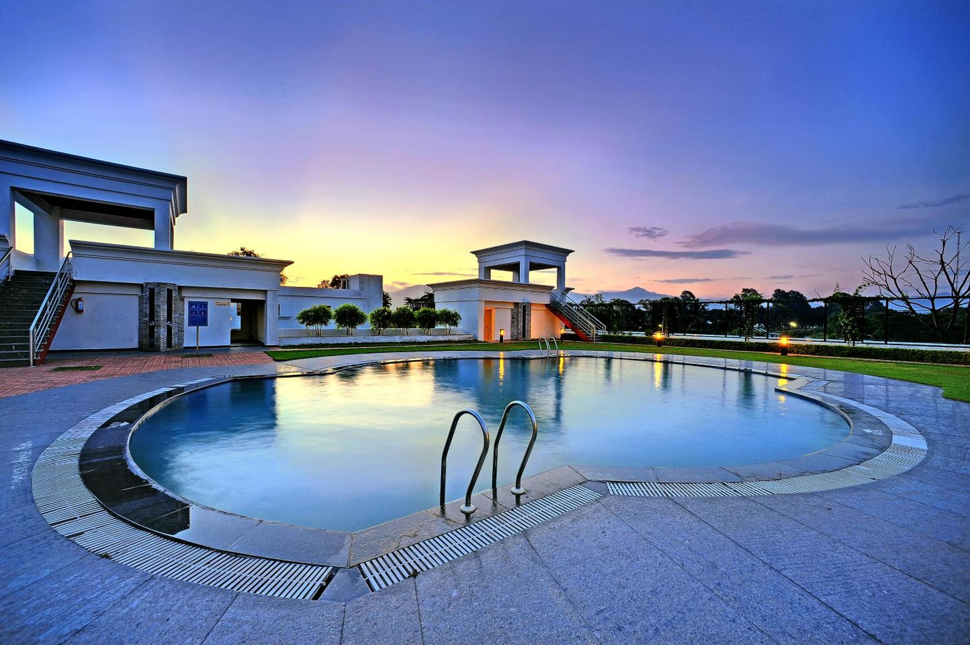 Royal Sarovar Portico Siliguri Ngoại thất bức ảnh