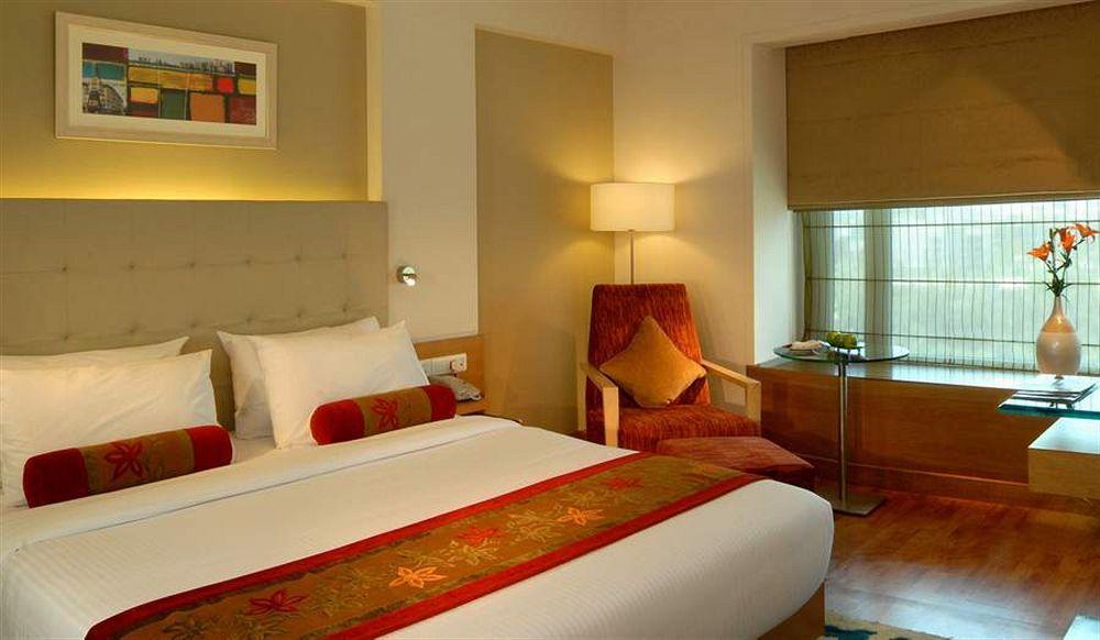 Royal Sarovar Portico Siliguri Ngoại thất bức ảnh
