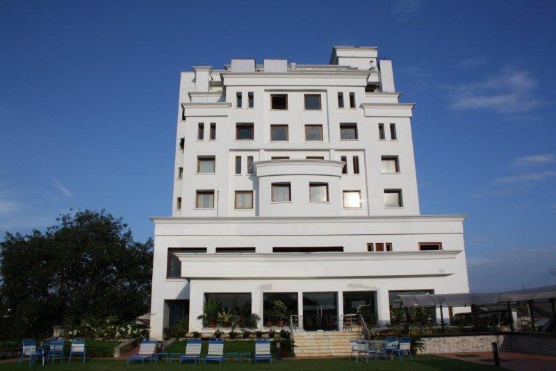 Royal Sarovar Portico Siliguri Ngoại thất bức ảnh
