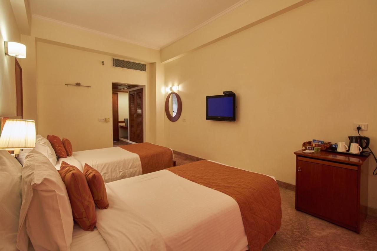 Royal Sarovar Portico Siliguri Ngoại thất bức ảnh