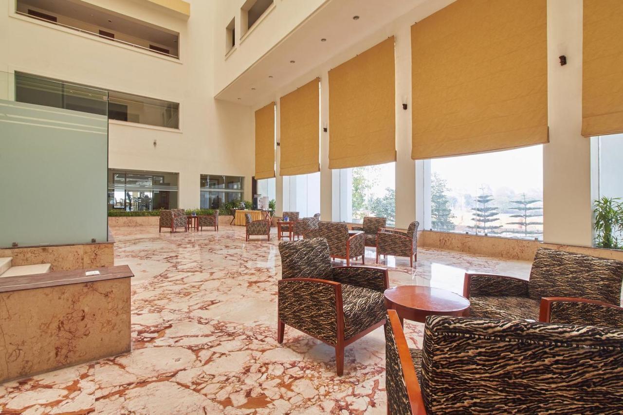 Royal Sarovar Portico Siliguri Ngoại thất bức ảnh