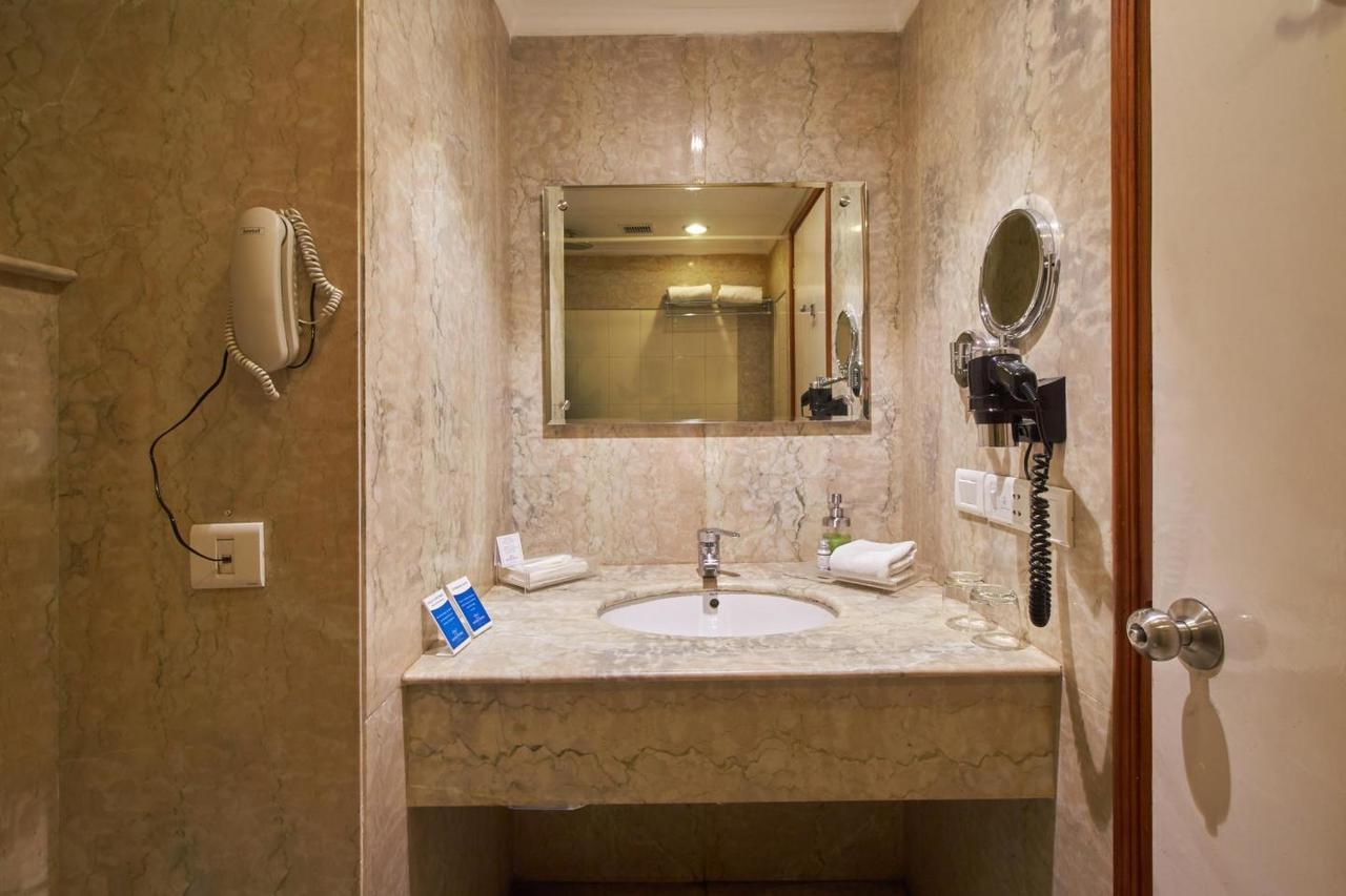 Royal Sarovar Portico Siliguri Ngoại thất bức ảnh