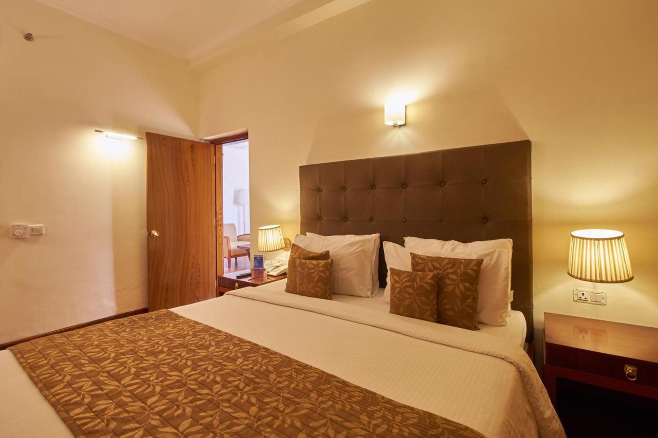 Royal Sarovar Portico Siliguri Ngoại thất bức ảnh