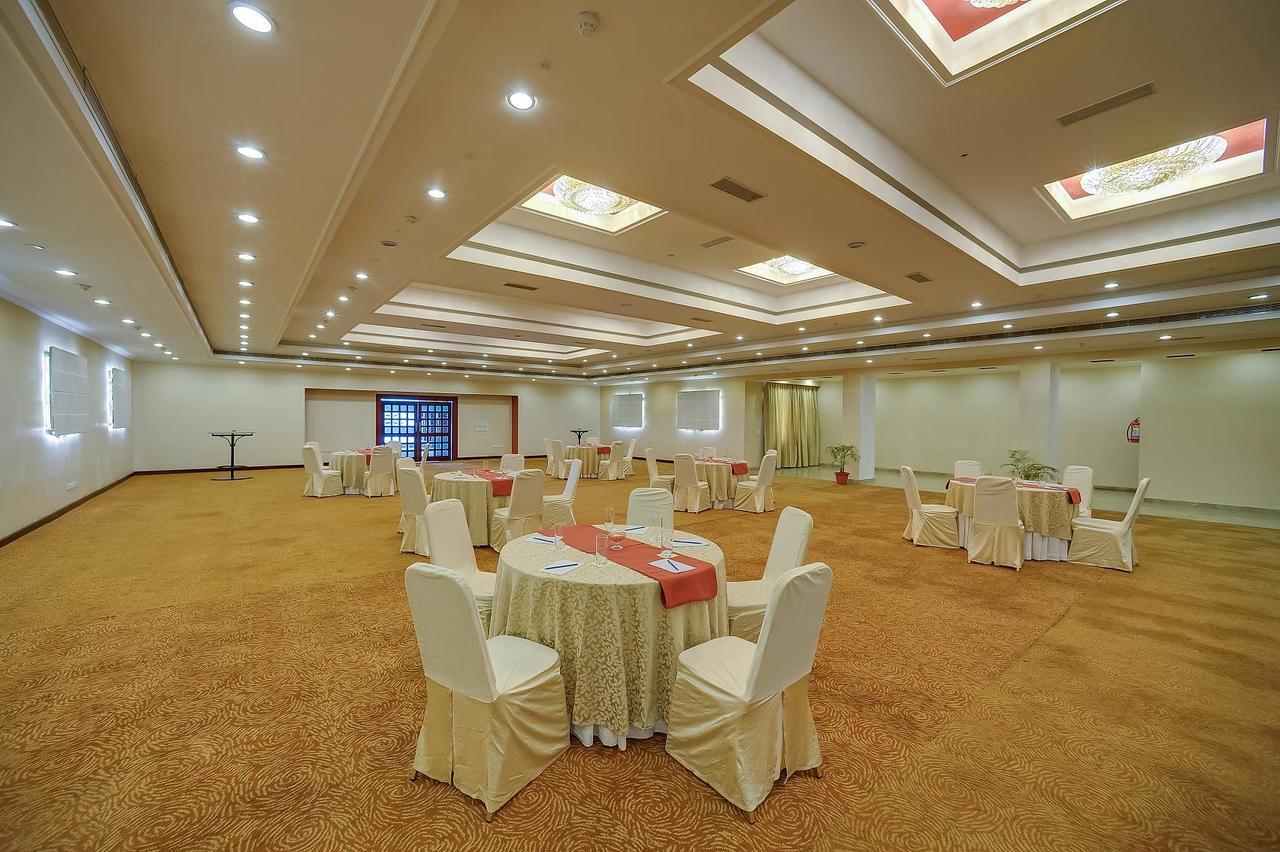 Royal Sarovar Portico Siliguri Ngoại thất bức ảnh