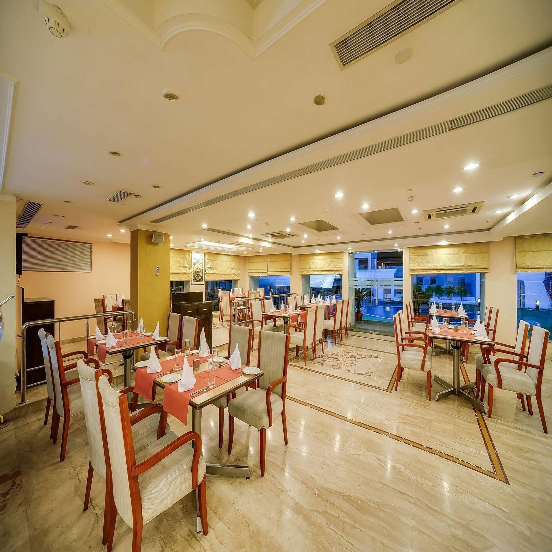 Royal Sarovar Portico Siliguri Ngoại thất bức ảnh
