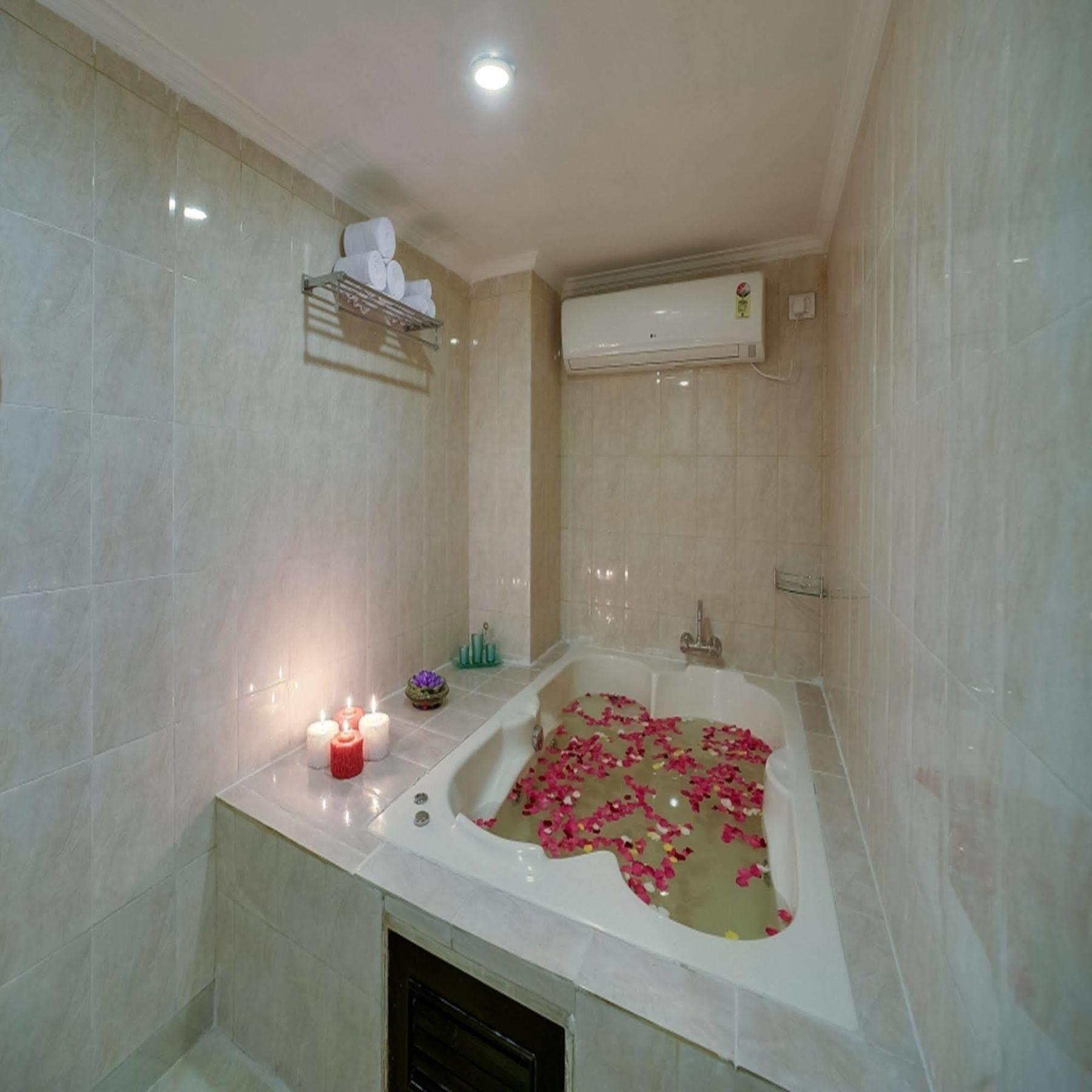 Royal Sarovar Portico Siliguri Ngoại thất bức ảnh