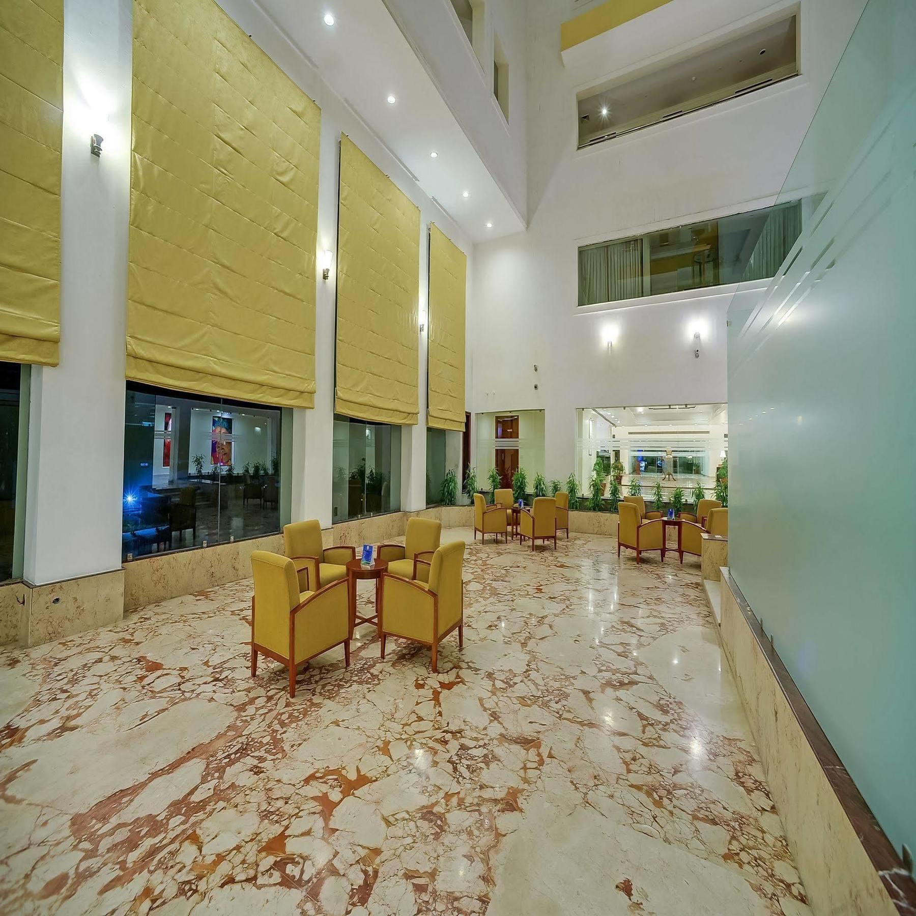 Royal Sarovar Portico Siliguri Ngoại thất bức ảnh