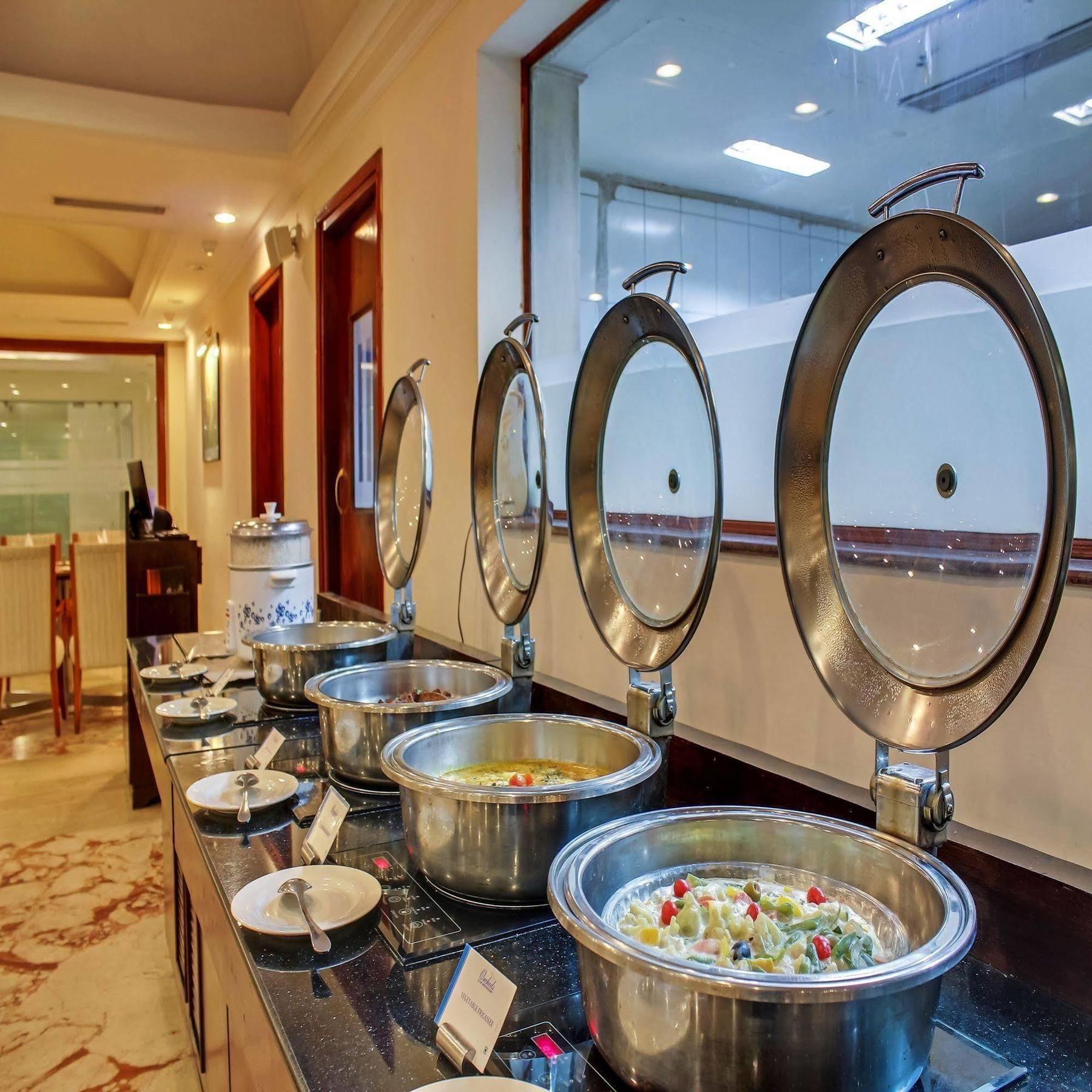 Royal Sarovar Portico Siliguri Ngoại thất bức ảnh