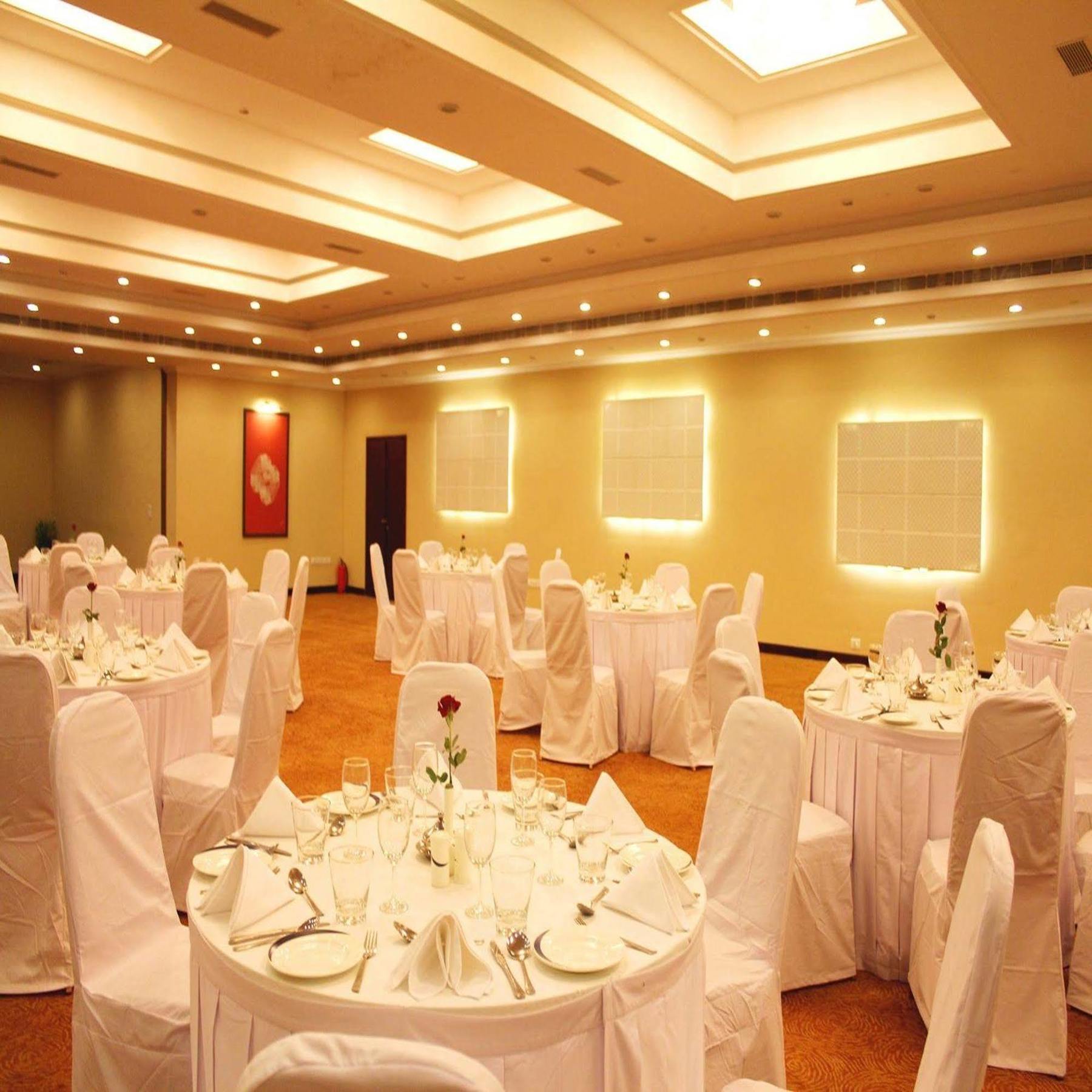 Royal Sarovar Portico Siliguri Ngoại thất bức ảnh