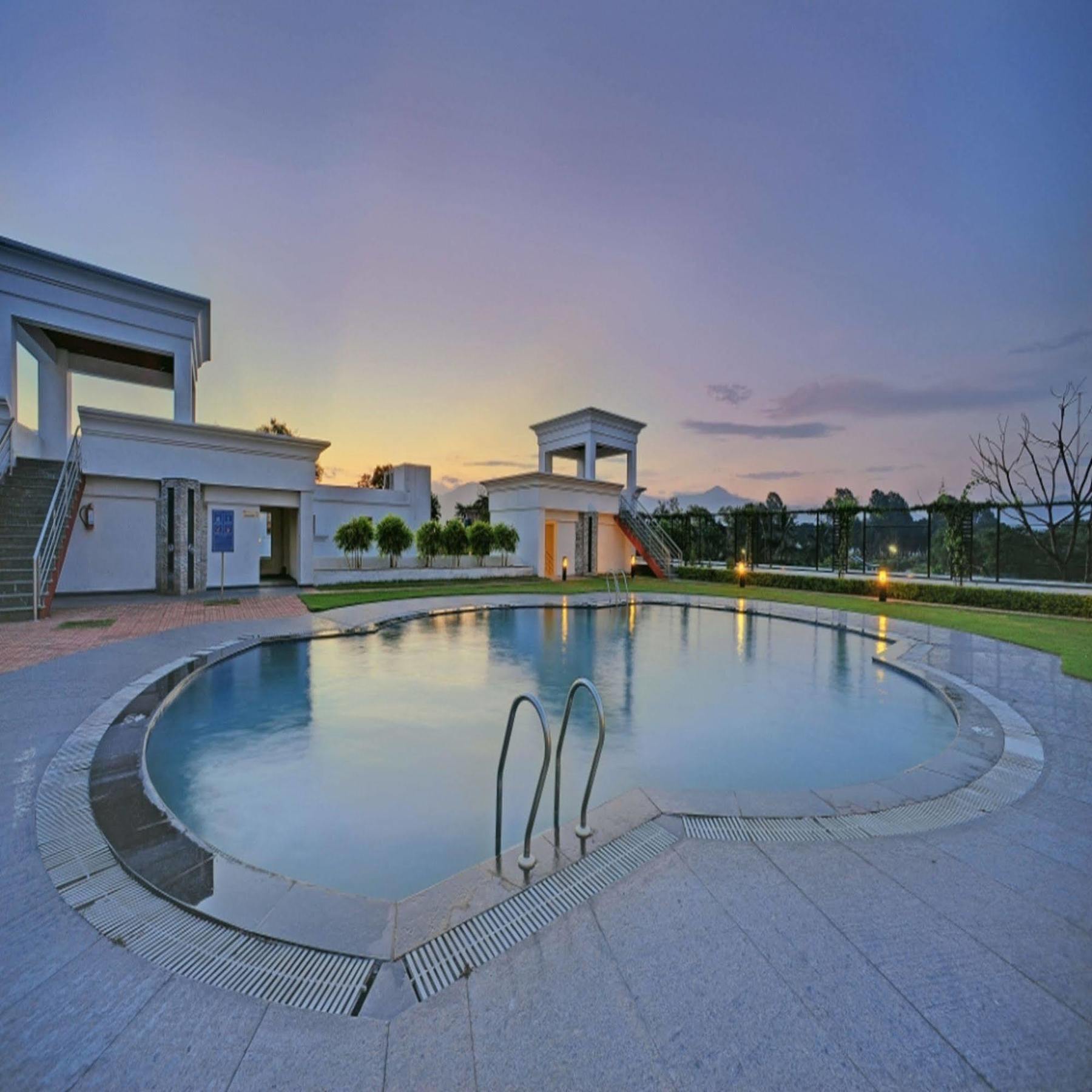 Royal Sarovar Portico Siliguri Ngoại thất bức ảnh