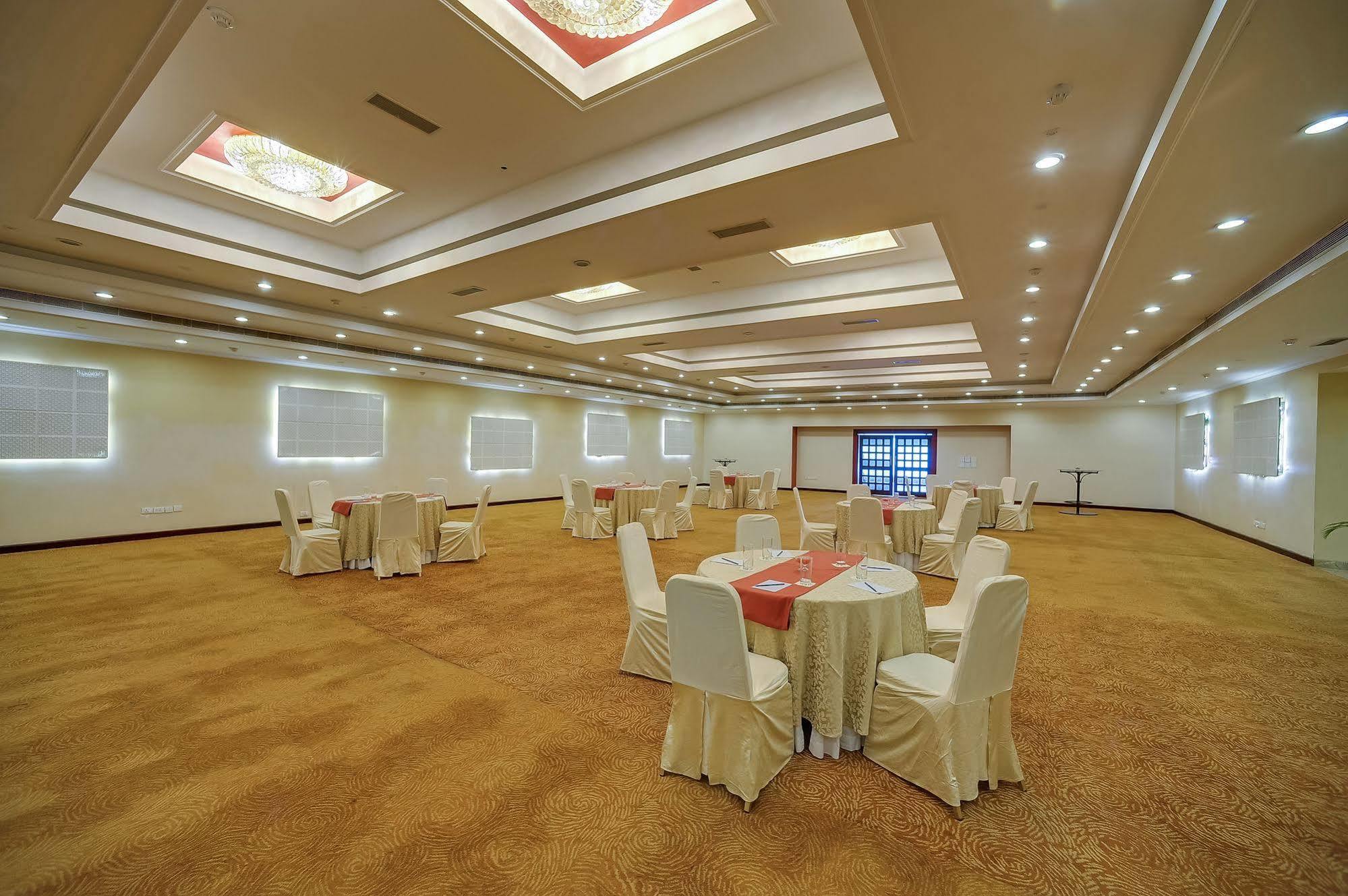 Royal Sarovar Portico Siliguri Ngoại thất bức ảnh
