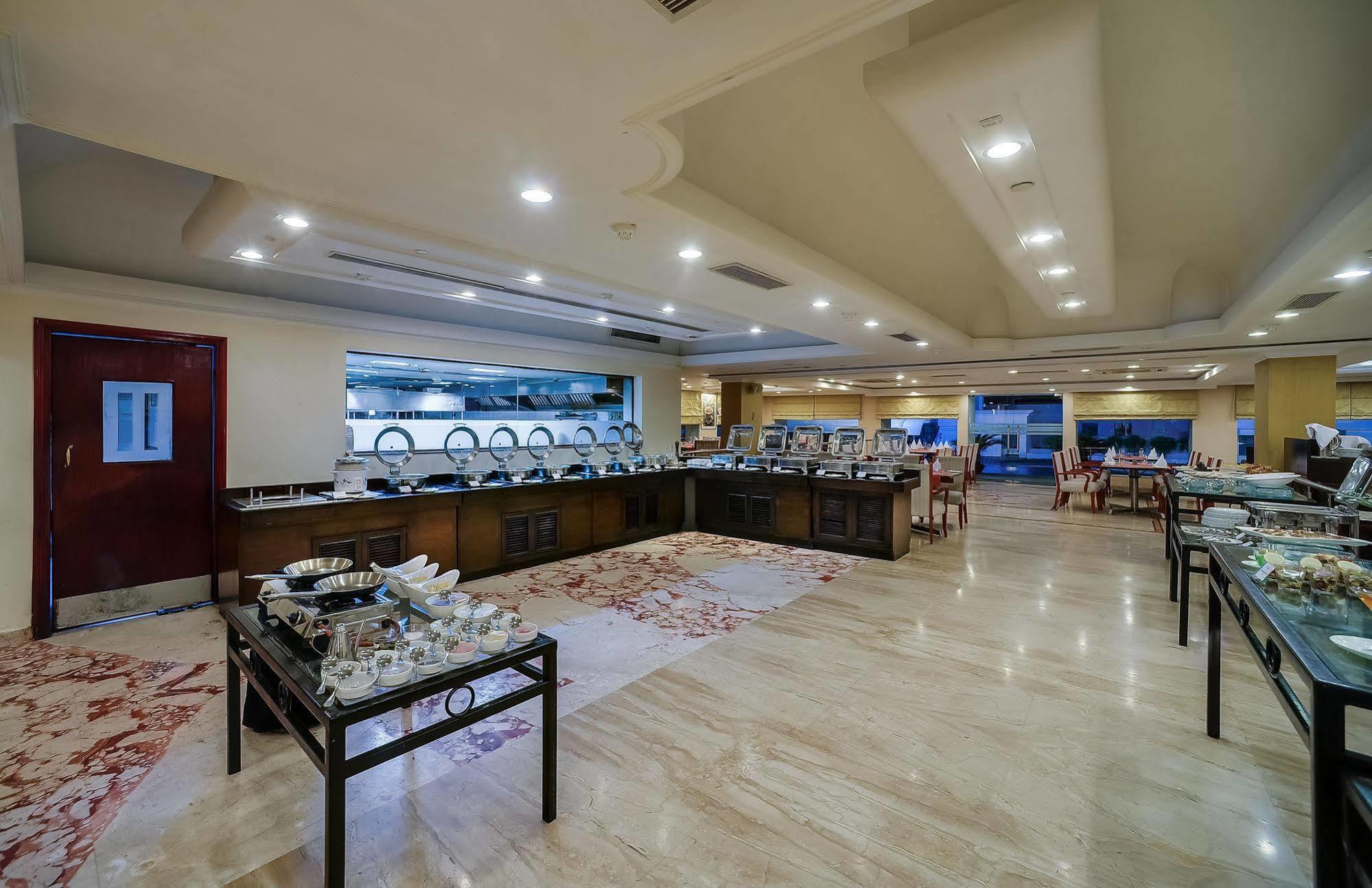 Royal Sarovar Portico Siliguri Ngoại thất bức ảnh