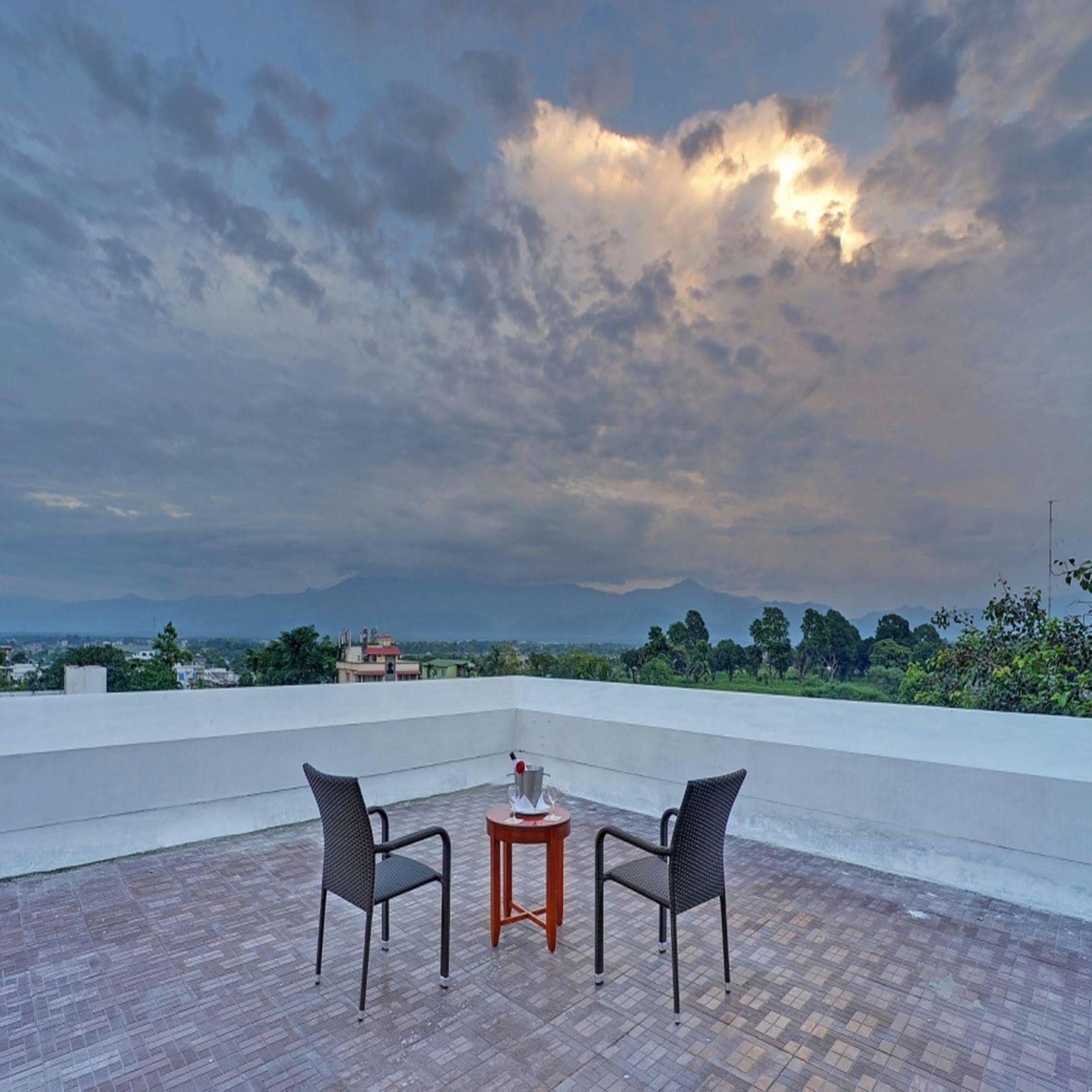 Royal Sarovar Portico Siliguri Ngoại thất bức ảnh